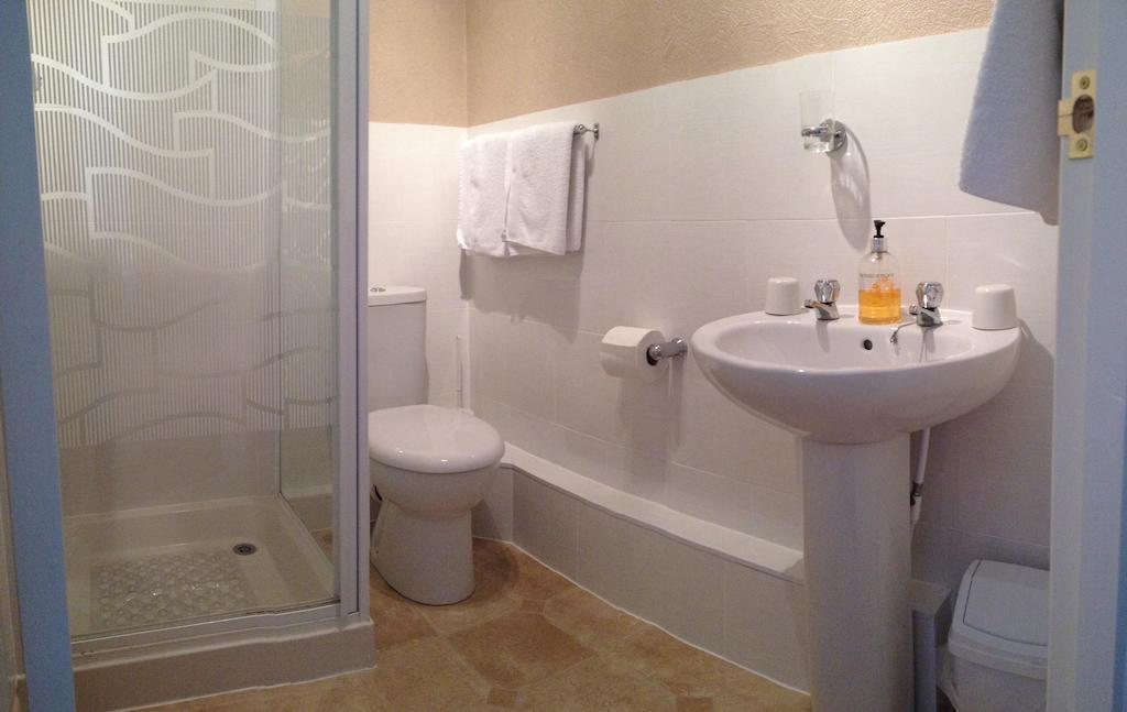 The Ivernia Hotel Skegness Room photo